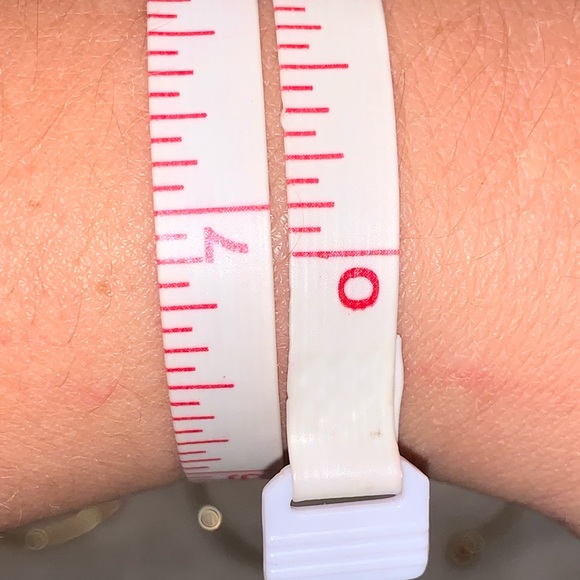 🌺 3/$15 🌺 Bracelets in Gold - Picture 11 of 11